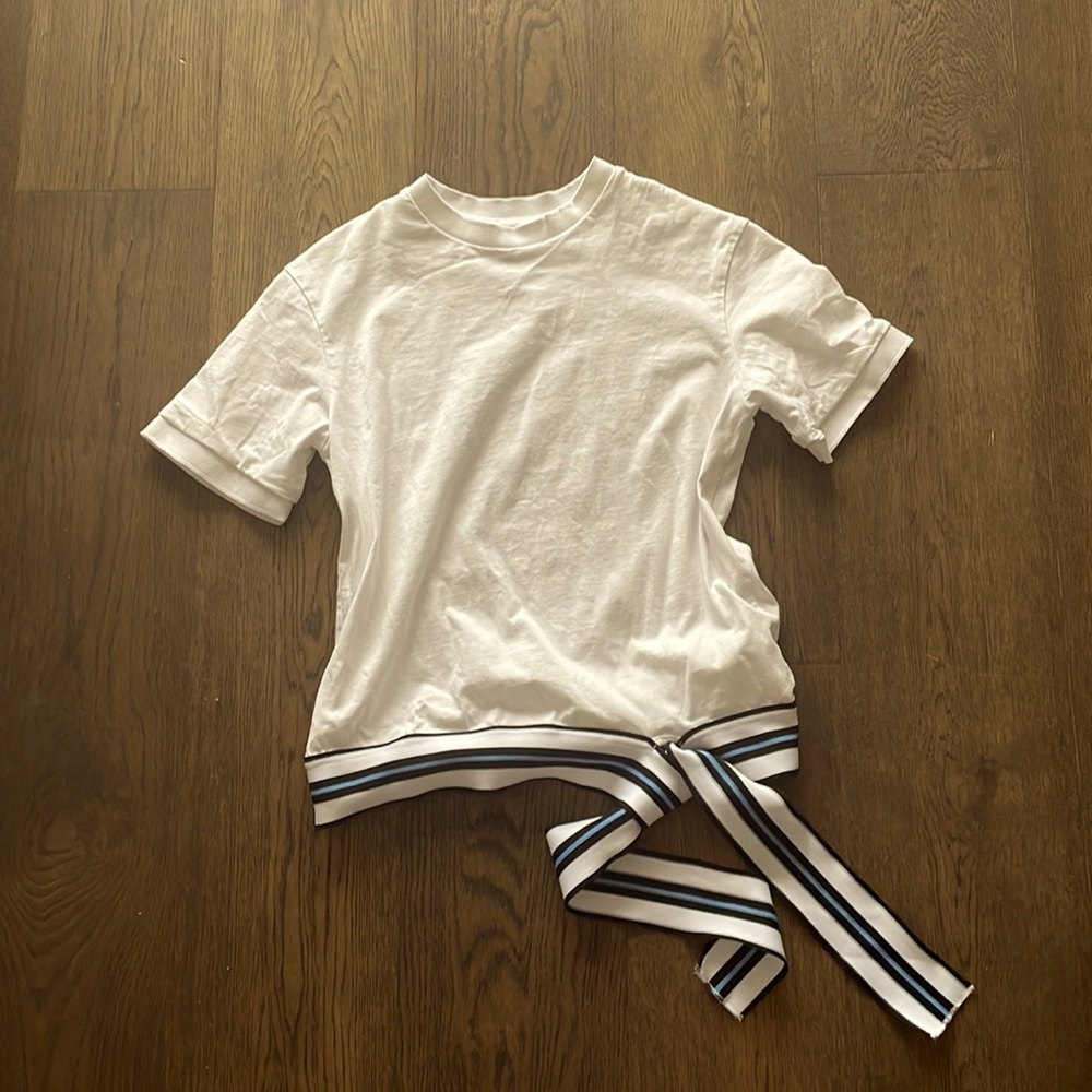 Paraphrase white t-shirt with ribbon border